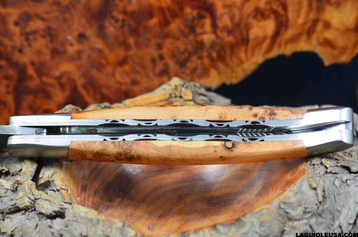 Juniper Wood Handle, Double-plate, Japanese Damascus Blade Laguiole en Aubrac Folding knife - Image 9